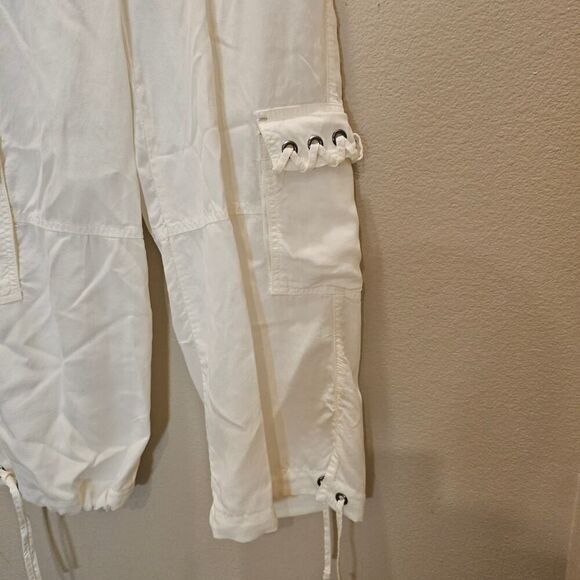 NWT Bebe Off White Cargo Wide Leg Cropped Highrise Pants Size 6 - Picture 2 of 10